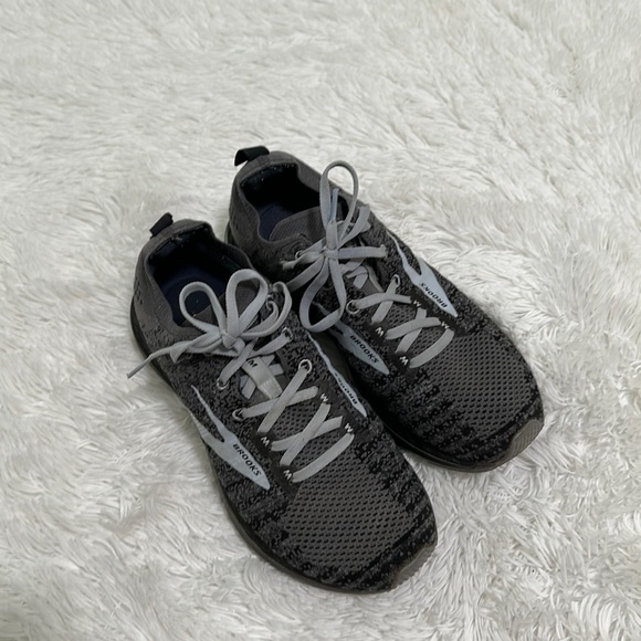 🐨 Brooks Running Shoes - Picture 1 of 5